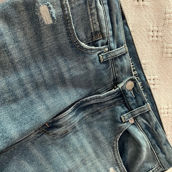 American Eagle Mom Jeans Ankle Ripped Straight Leg SZ 6 long - Picture 4 of 8